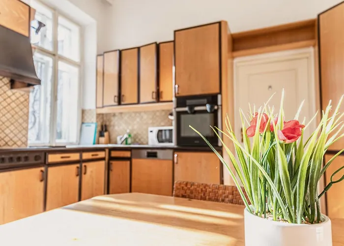 Spacious 4-bedroom Shared Flat In The Heart Of Apartment *