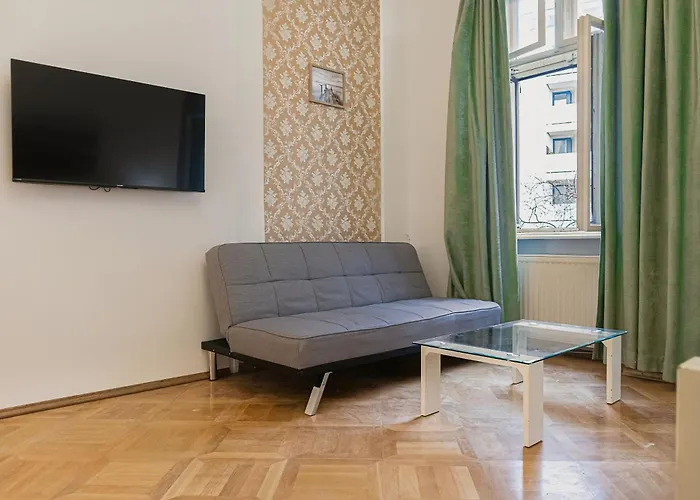 Spacious 4-bedroom Shared Flat In The Heart Of Apartment