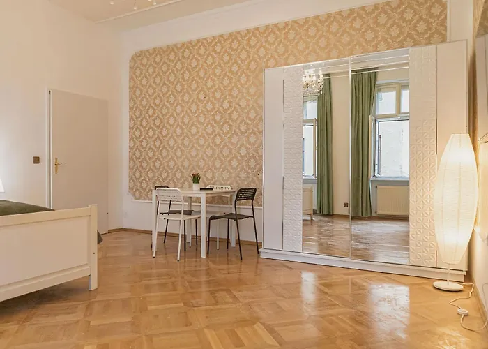 Apartment Spacious 4-bedroom Shared Flat In The Heart Of