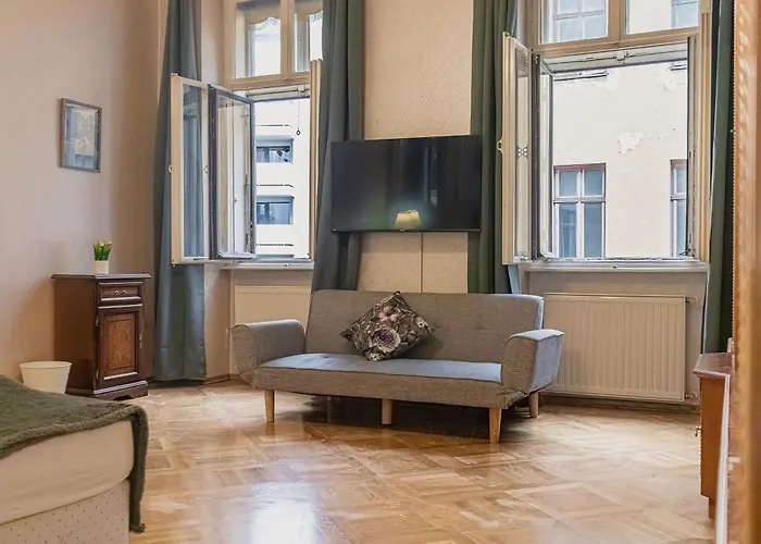 Spacious 4-bedroom Shared Flat In The Heart Of Apartment