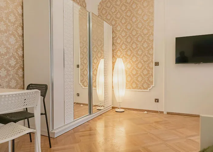 Apartment Spacious 4-bedroom Shared Flat In The Heart Of