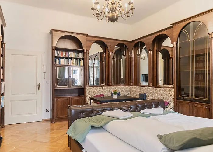 Spacious 4-bedroom Shared Flat In The Heart Of *