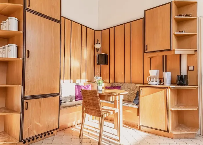 Spacious 4-bedroom Shared Flat In The Heart Of Apartment