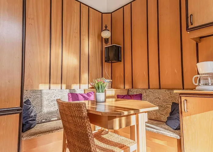 Apartment Spacious 4-bedroom Shared Flat In The Heart Of