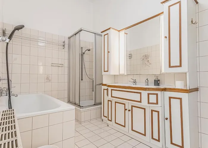 Spacious 4-bedroom Shared Flat In The Heart Of Apartment *
