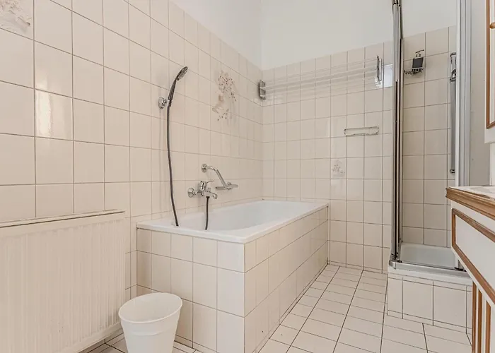 Spacious 4-bedroom Shared Flat In The Heart Of *