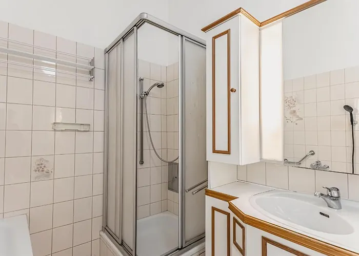 Spacious 4-bedroom Shared Flat In The Heart Of Apartment